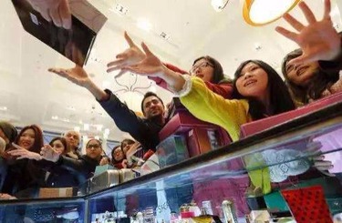大鸡八肏小骚屄视频在线观看中国人依然爱赴日旅游 消费已由爆买转向网购